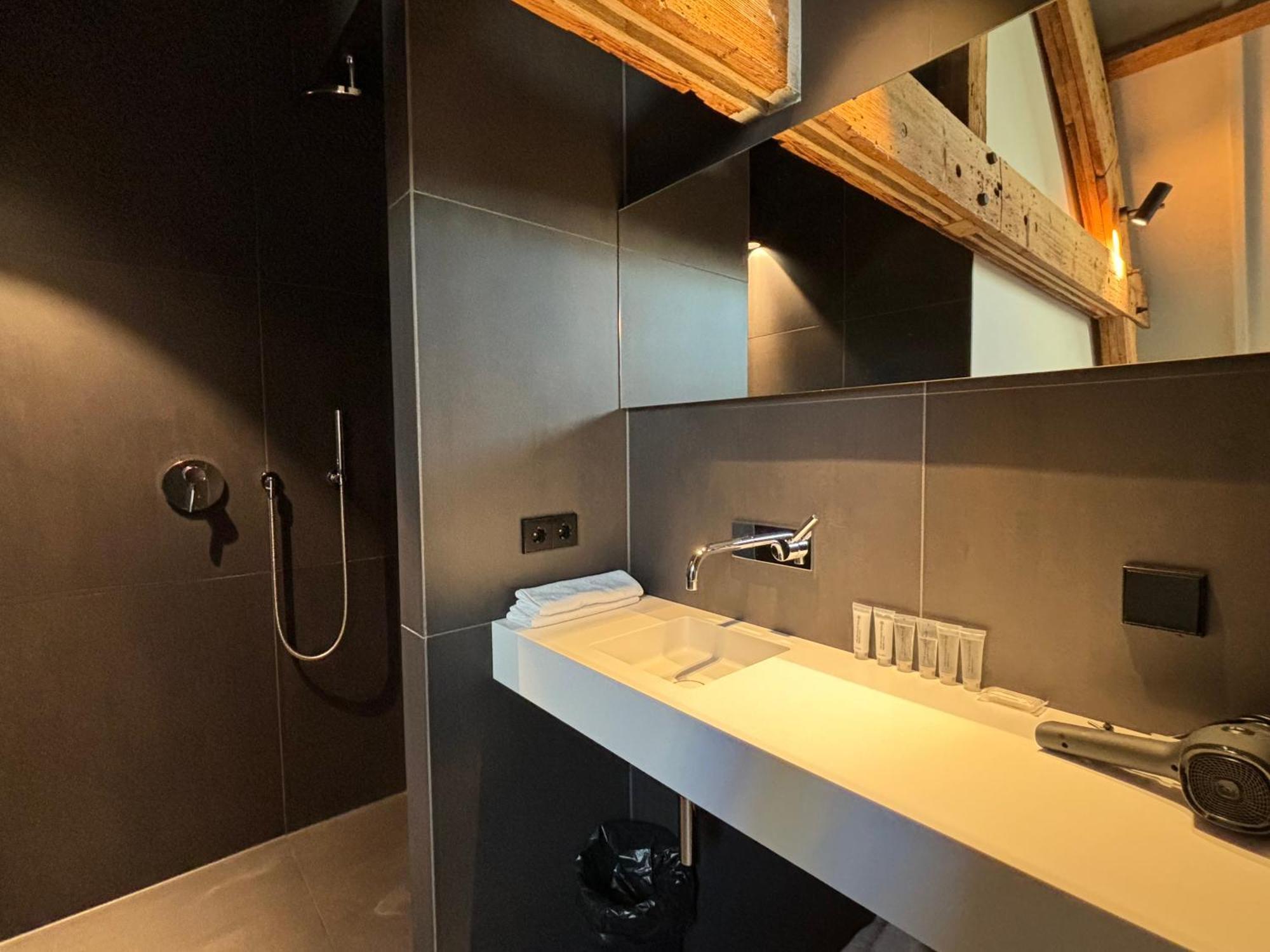 איינדהובן Kazerne Hotel - Member Of Design Hotels מראה חיצוני תמונה